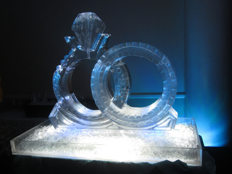 Escultura de Anillos de boda de Hielo