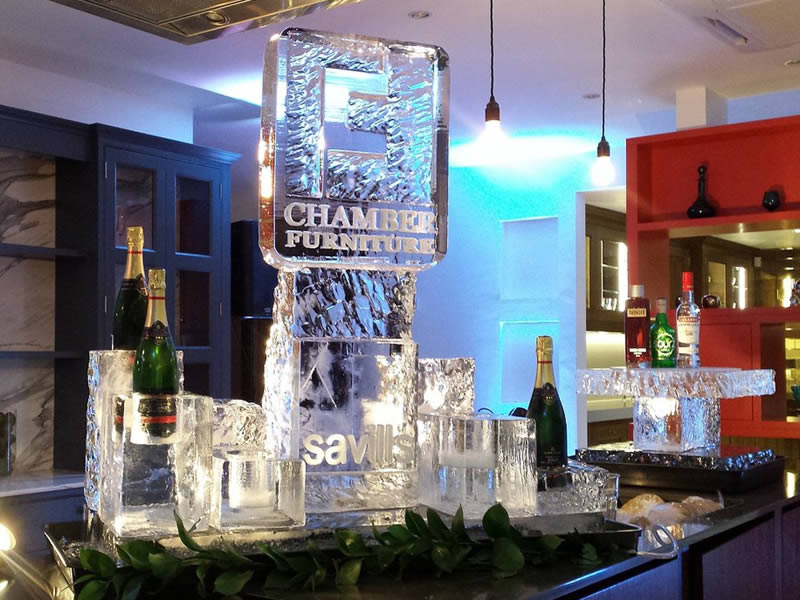 Esculturas de hielo con logo empresarial | logotipo de empresa en hielo